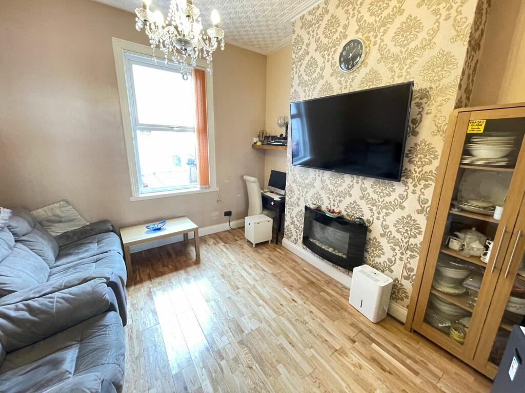 5 bedroom terraced house for sale in Henry Nelson Street, Lawe Top