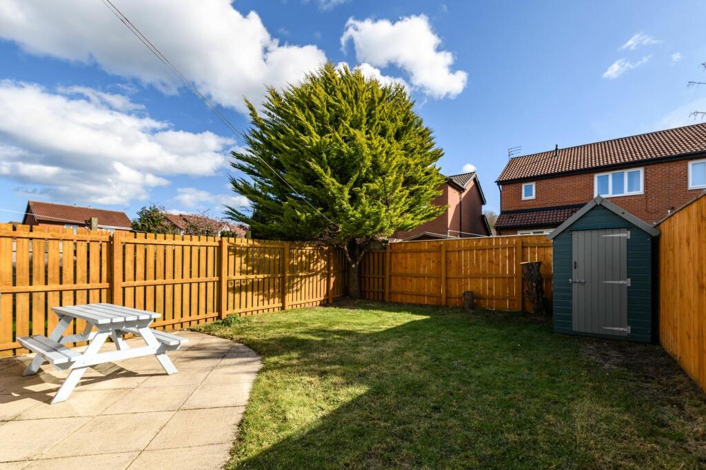 2 bedroom semidetached house for sale in Beaconside, Beaconside, South