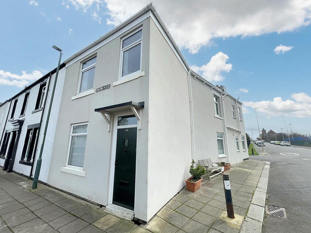 3 bedroom terraced house for sale in Greens Place, Lawe Top, South