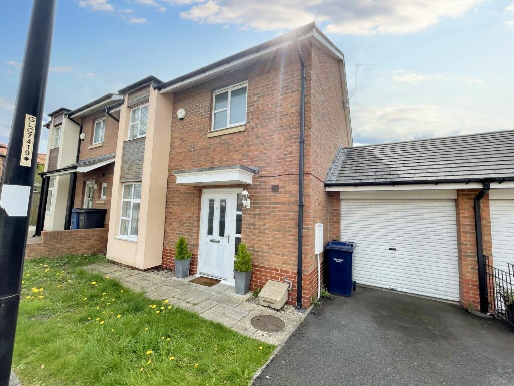 3 bedroom semidetached house for sale in Ferndale, Cleadon Vale, South Shields, Tyne and Wear