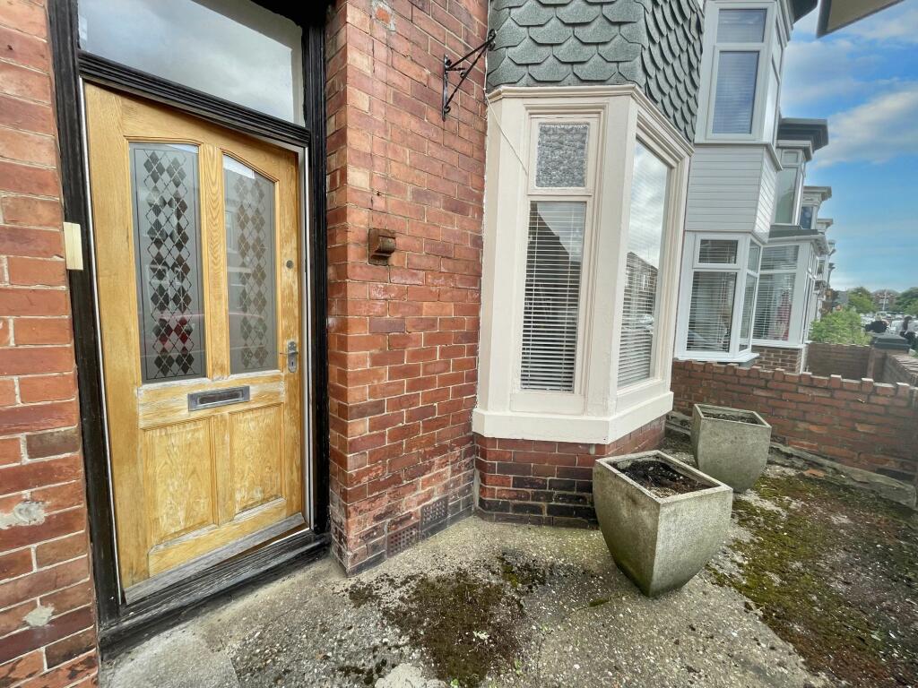 2 bedroom ground floor flat for sale in Talbot Road, West Harton, South