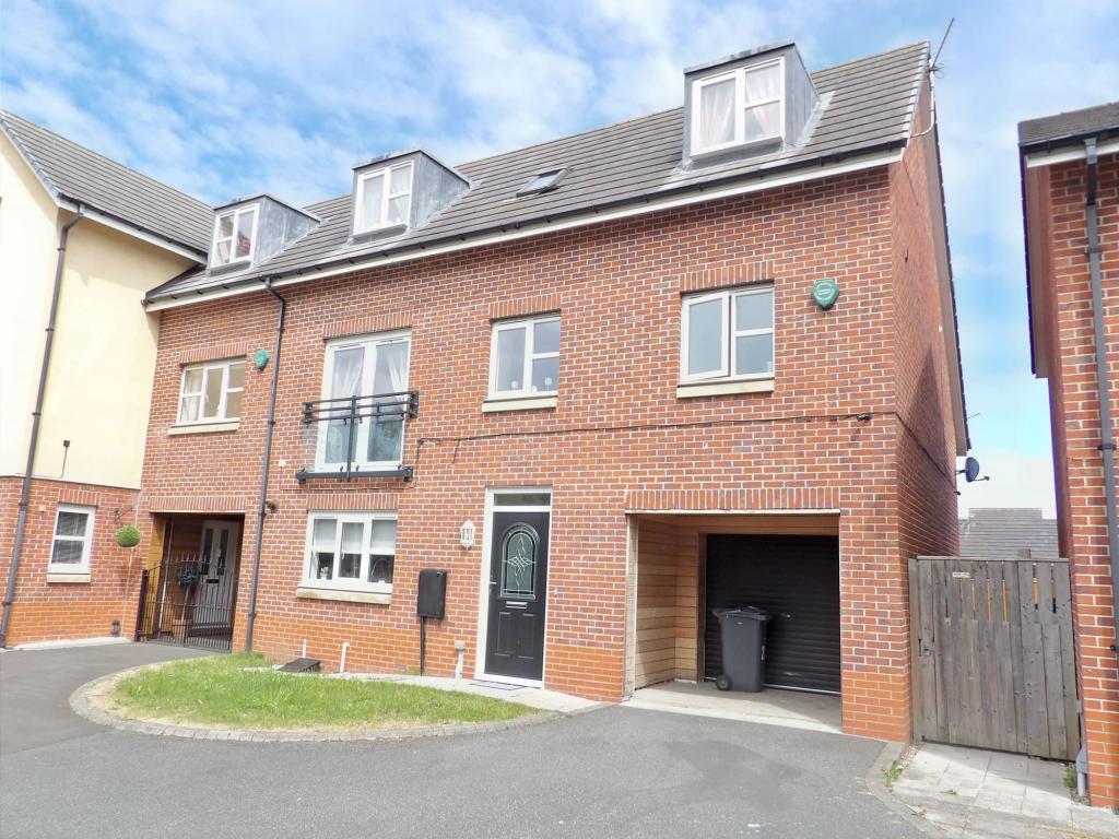 4 bedroom town house for sale in King Road, Cleadon Vale, South Shields, Tyne and Wear