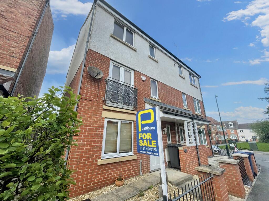 5 bedroom semidetached house for sale in Strathmore Gardens, Harton