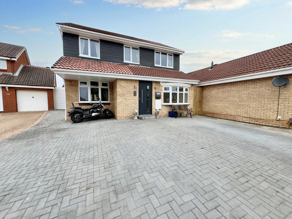 4 bedroom detached house for sale in Earsdon Close, Norton, Stockton