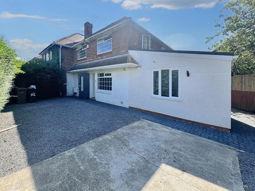 6 bedroom semidetached house for sale in Birkhall Road, Thorntree