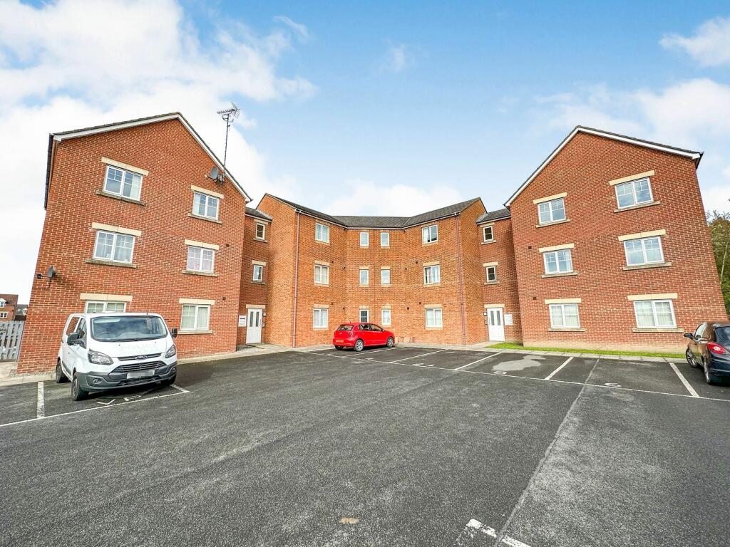 2 bedroom flat for sale in Haydon Drive, Wallsend, Tyne and Wear, NE28