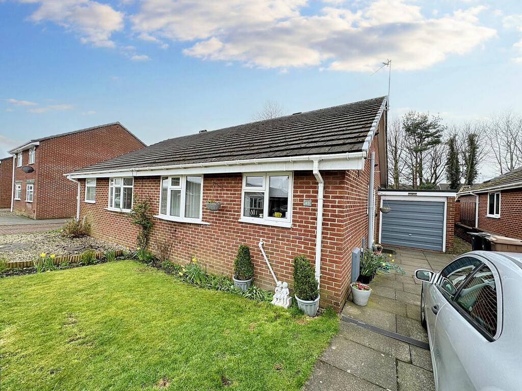 2 bedroom bungalow for sale in Welwyn Close, Newcastle, Wallsend, Tyne