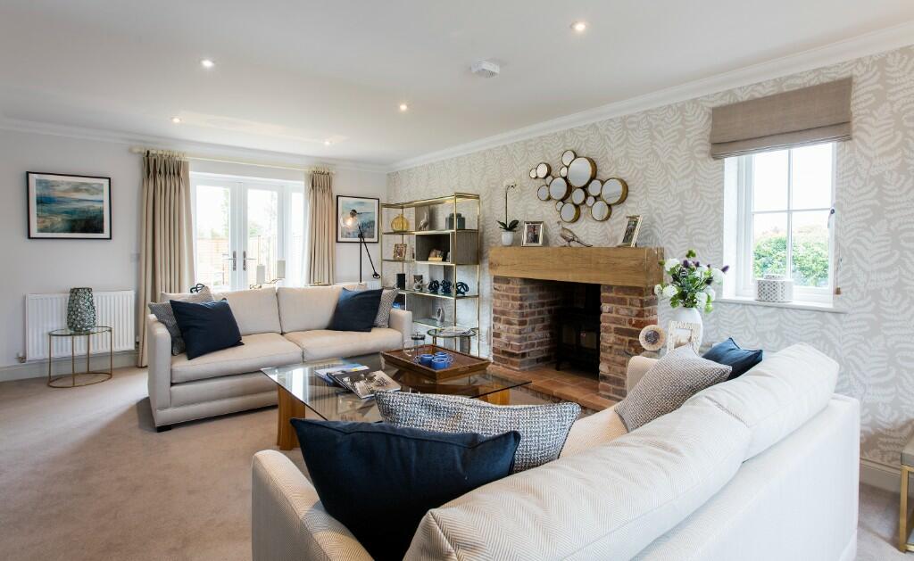 Additional property image - River Reach,
Mistley,
Manningtree,
Essex,
CO11 2FL