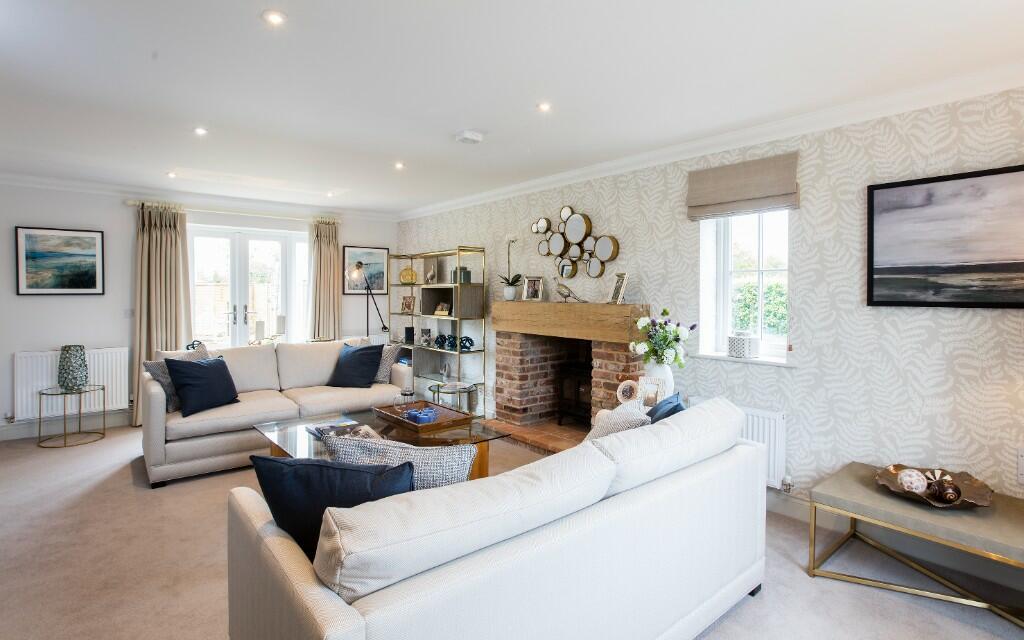 Additional property image - River Reach,
Mistley,
Manningtree,
Essex,
CO11 2FL