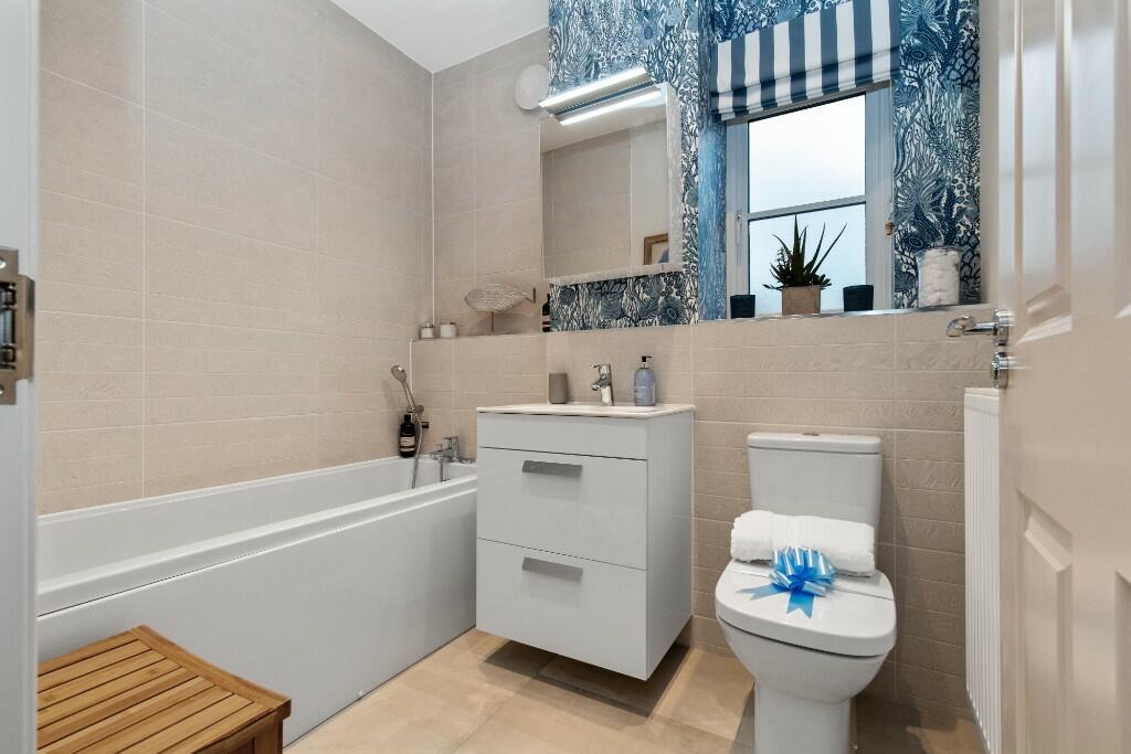 Additional property image - River Reach,
Mistley,
Manningtree,
Essex,
CO11 2FL