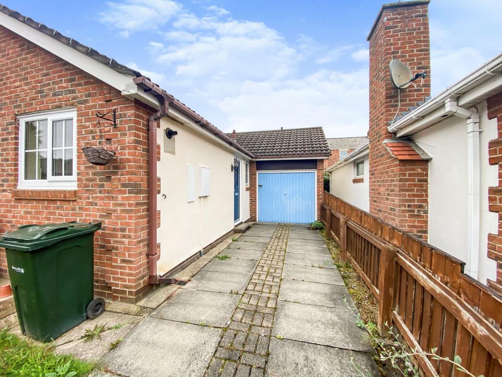 2 bedroom bungalow for sale in Sycamore Street, Throckley, Newcastle