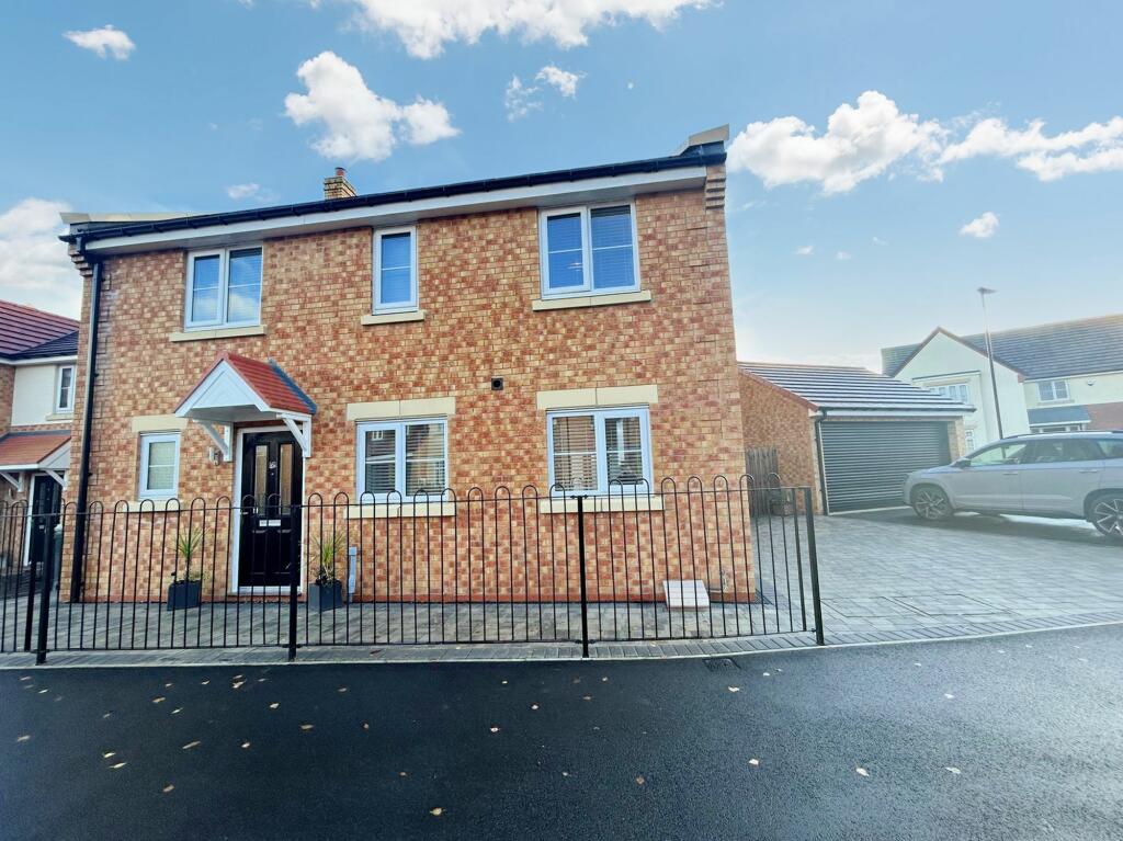 4 bedroom detached house for sale in Brockwell Grove, West Park