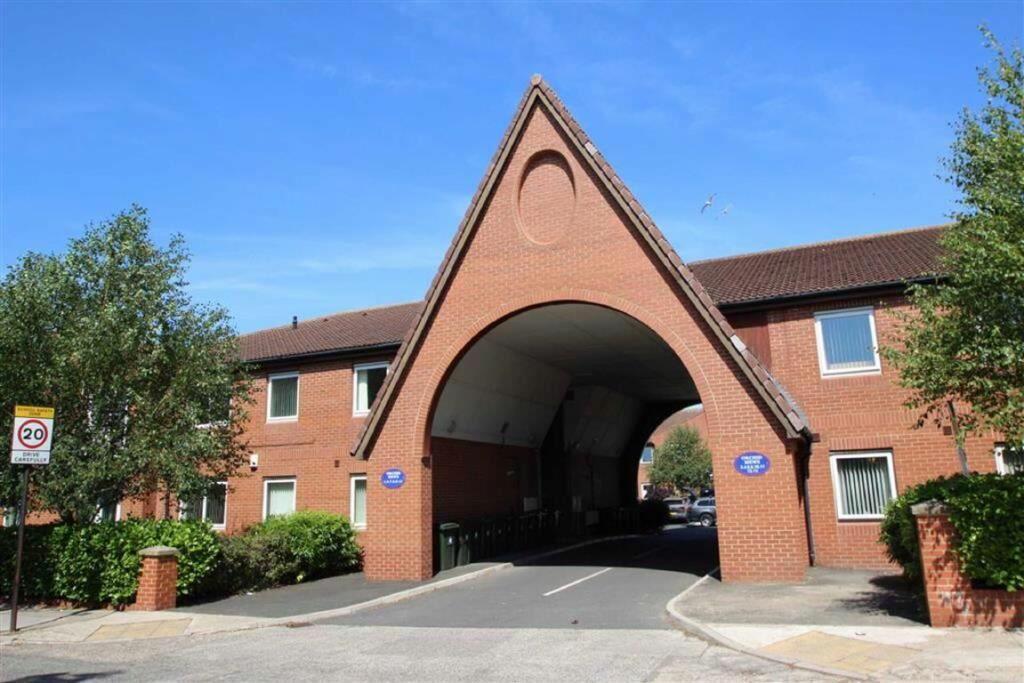 2 bedroom flat for sale in Thorntree Drive, West Monkseaton, Whitley