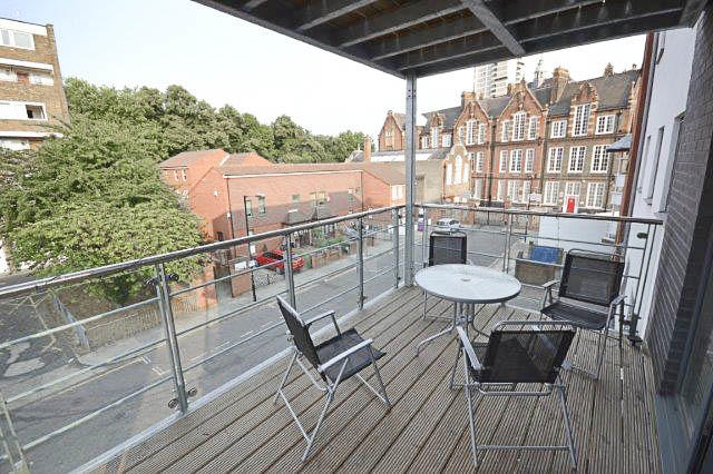 3 bedroom flat for rent in 36C English Street Bow London E3