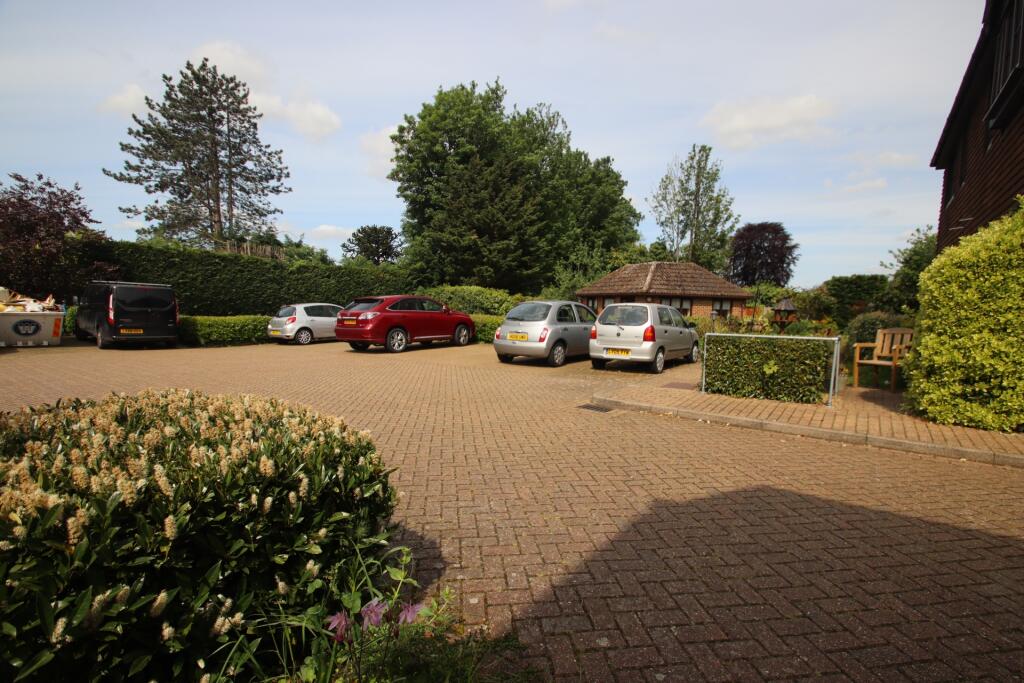 1 bedroom flat for sale in Magpie Hall Lane, Bromley, BR2