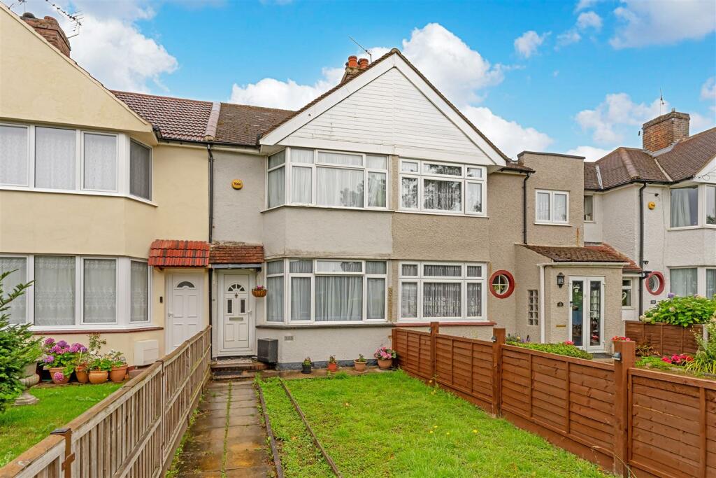 2 bedroom terraced house for sale in Uxbridge Road, Feltham, TW13