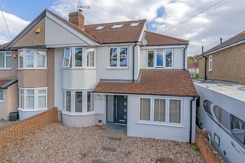 5 bedroom semidetached house for sale in Waverley Avenue, Whitton, TW2