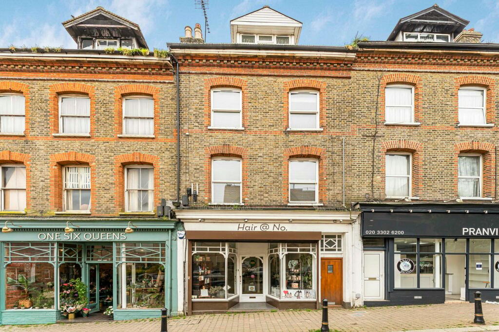 2 bedroom flat for rent in Queens Road, BUCKHURST HILL, IG9