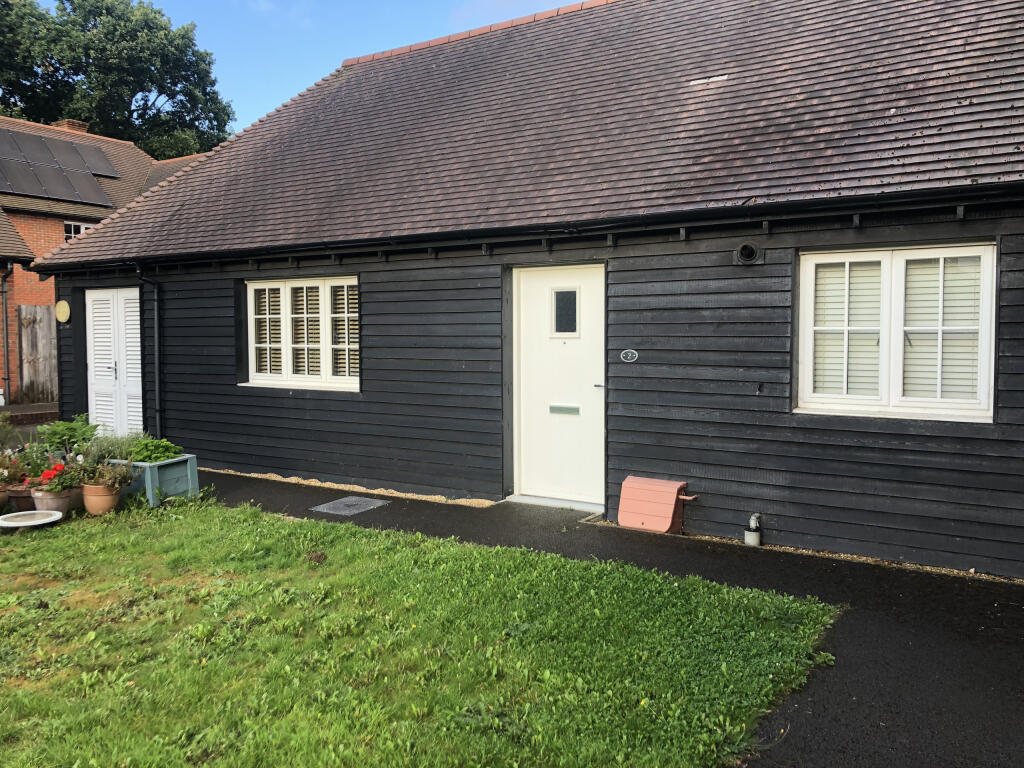 1 bedroom semi-detached bungalow for sale in Pilgrims Place, Winchester, Hampshire, SO23