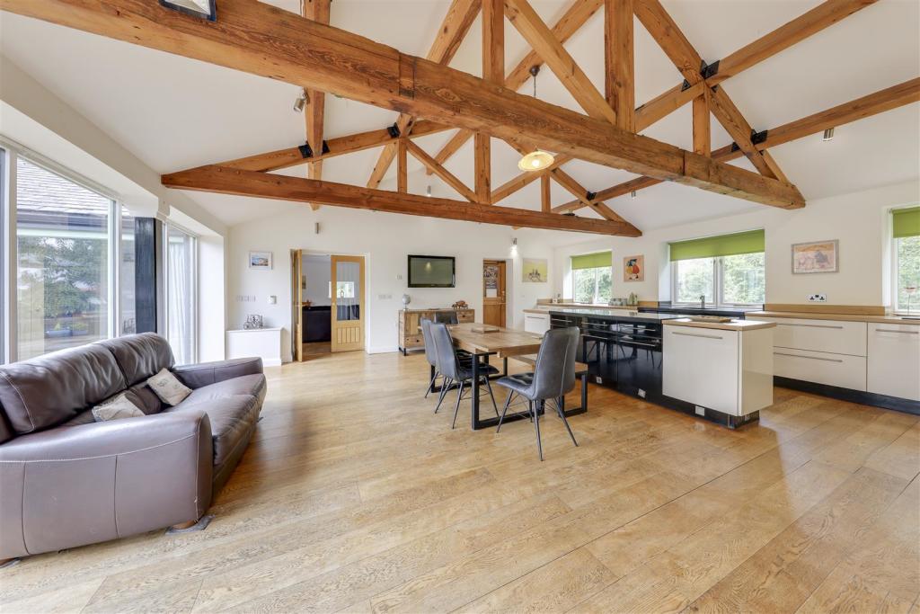 3 bedroom farm house for sale in Medlock Road, Woodhouses, Failsworth