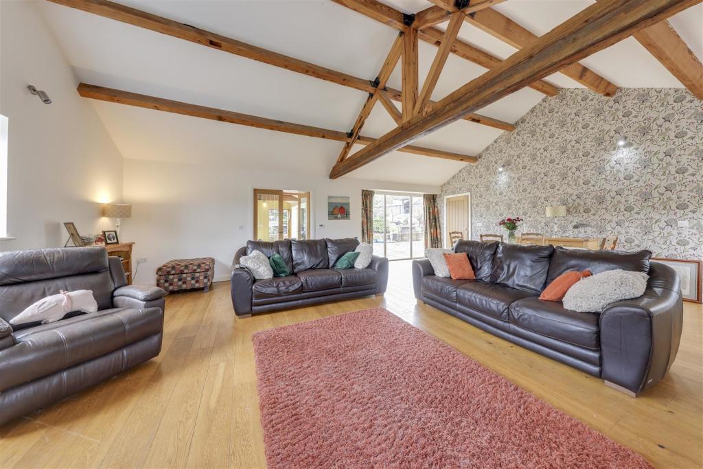 3 bedroom farm house for sale in Medlock Road, Woodhouses, Failsworth