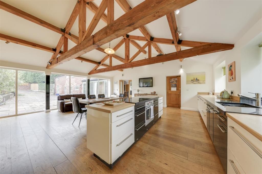 3 bedroom farm house for sale in Medlock Road, Woodhouses, Failsworth