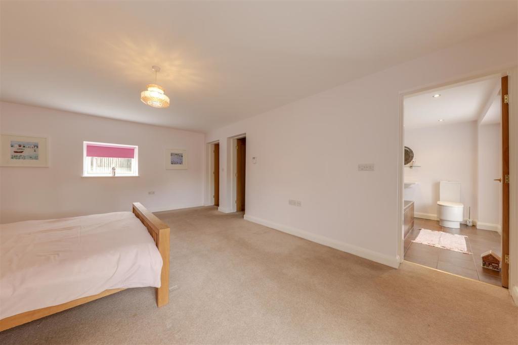 3 bedroom farm house for sale in Medlock Road, Woodhouses, Failsworth