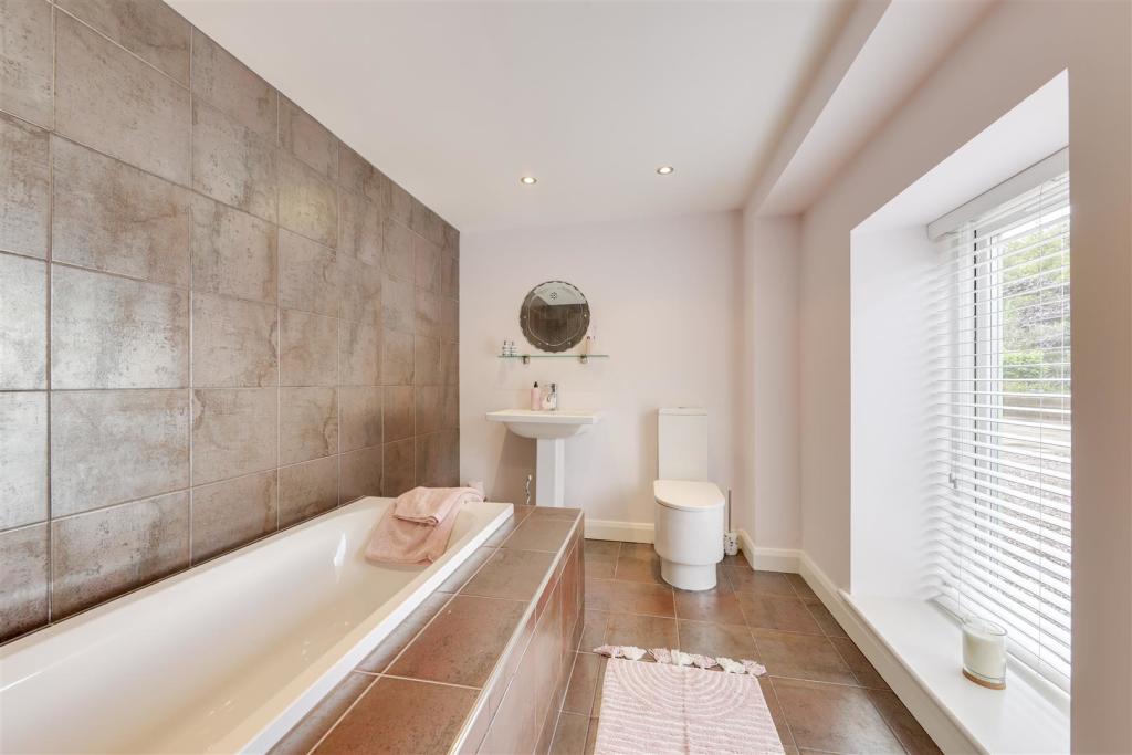 3 bedroom farm house for sale in Medlock Road, Woodhouses, Failsworth