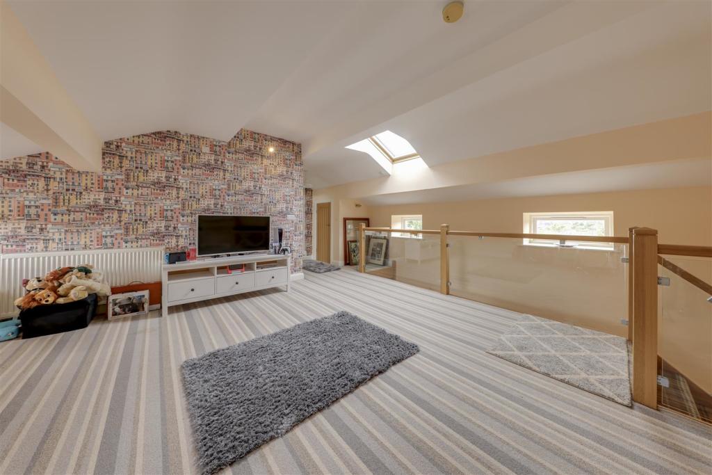 3 bedroom farm house for sale in Medlock Road, Woodhouses, Failsworth