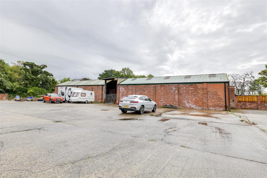 3 bedroom farm house for sale in Medlock Road, Woodhouses, Failsworth