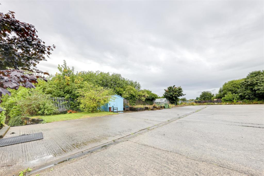 3 bedroom farm house for sale in Medlock Road, Woodhouses, Failsworth