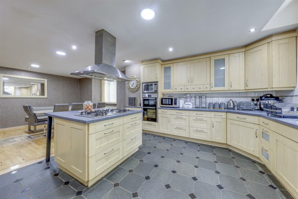 5 bedroom detached house for sale in Rochdale Road East, Marland
