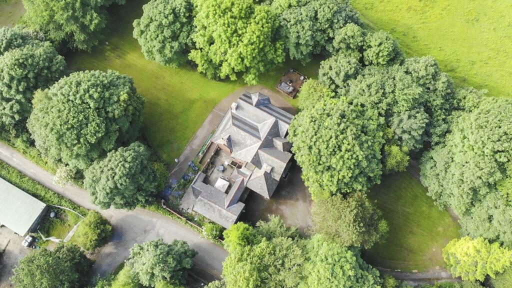 5 bedroom detached house for sale in Rochdale Road East, Marland