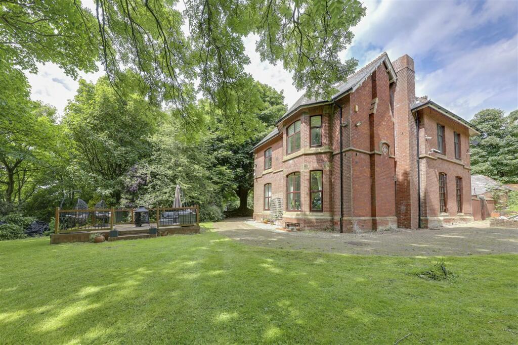 5 bedroom detached house for sale in Rochdale Road East, Marland