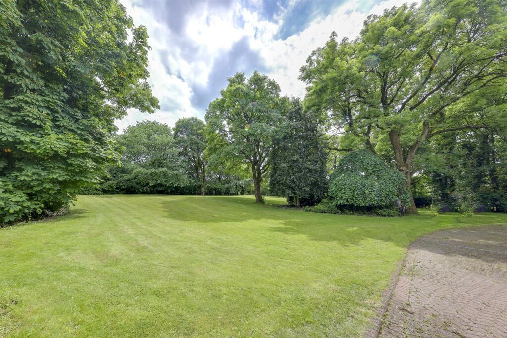 5 bedroom detached house for sale in Rochdale Road East, Marland