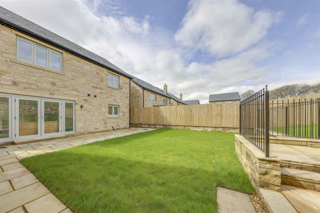 Additional property image - Meadow Edge Close, Higher Cloughfold, Rossendale, Lancashire