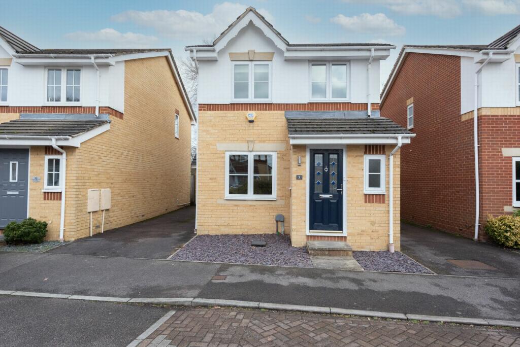 3 bedroom detached house for sale in Broadmead, Southwood, GU14