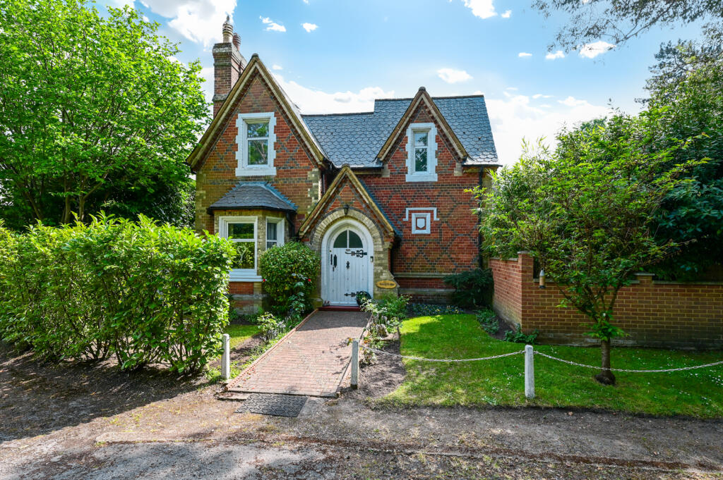 Main image of property: Farnborough Road, Farnborough, GU14