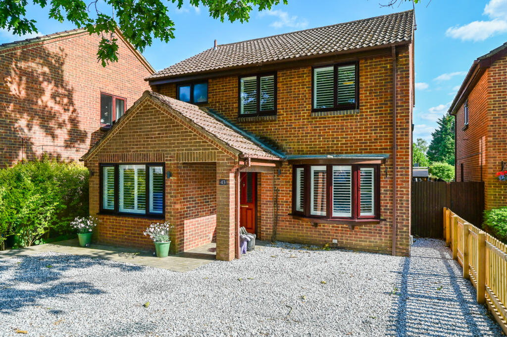 Main image of property: Reading Road, Farnborough, GU14