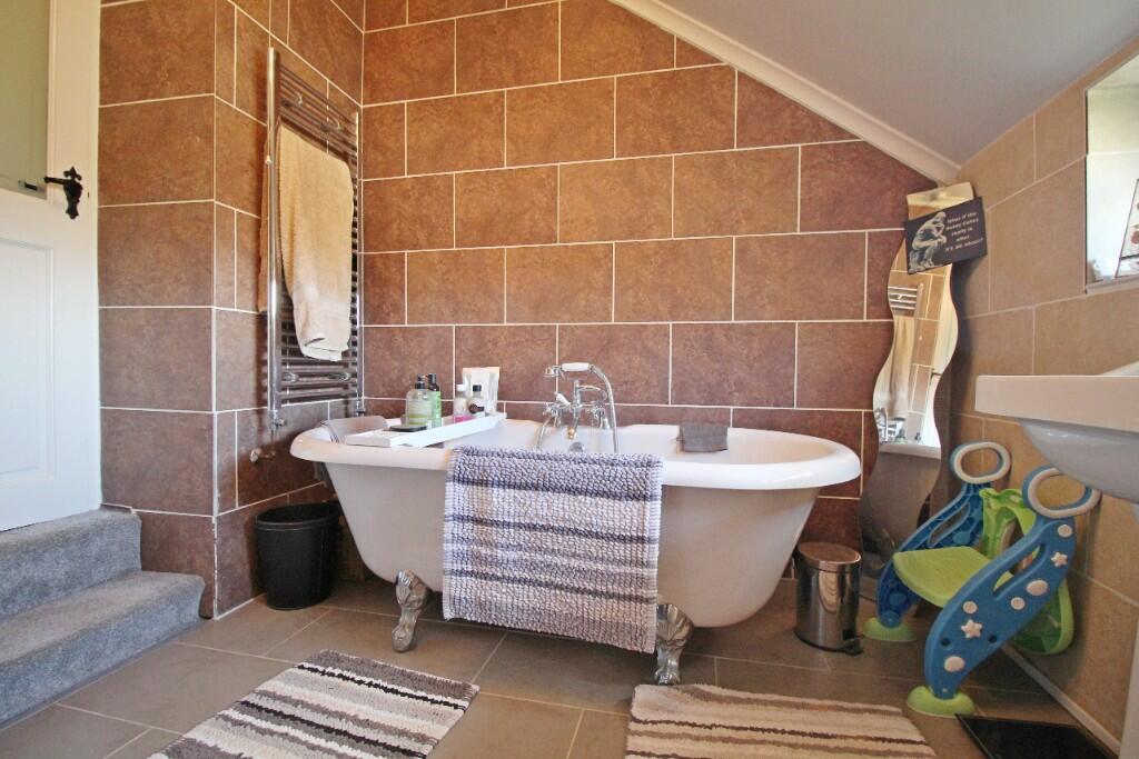 2 bedroom cottage for sale in High Street, Market Deeping, PE6