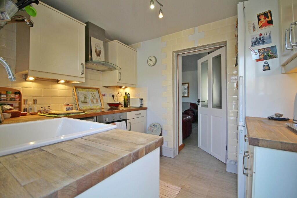 2 bedroom cottage for sale in High Street, Market Deeping, PE6