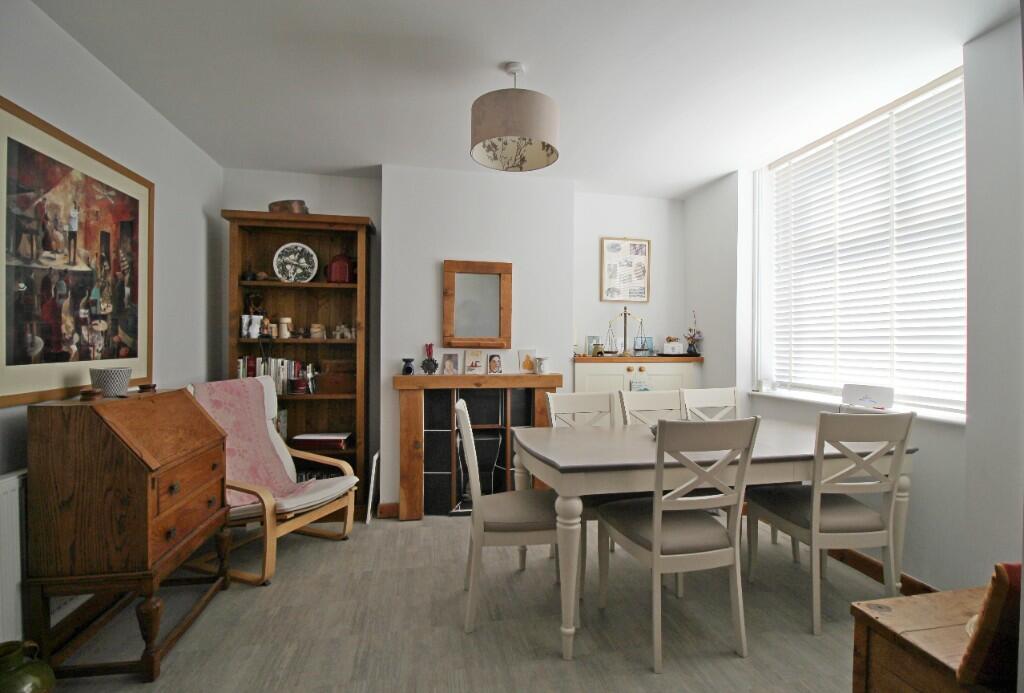 2 bedroom cottage for sale in High Street, Market Deeping, PE6