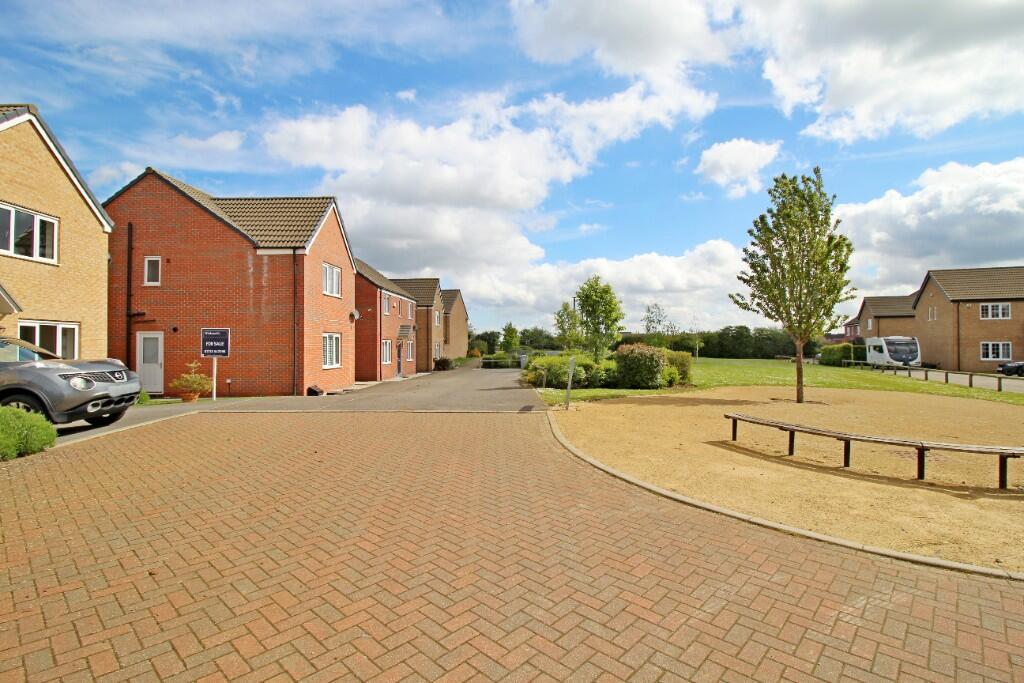 4 bedroom detached house for sale in Jubilee Drive, Market Deeping, PE6