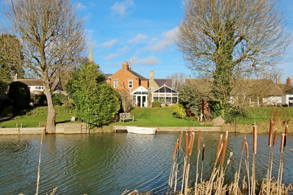 3 bedroom semidetached house for sale in Church Street, Deeping St