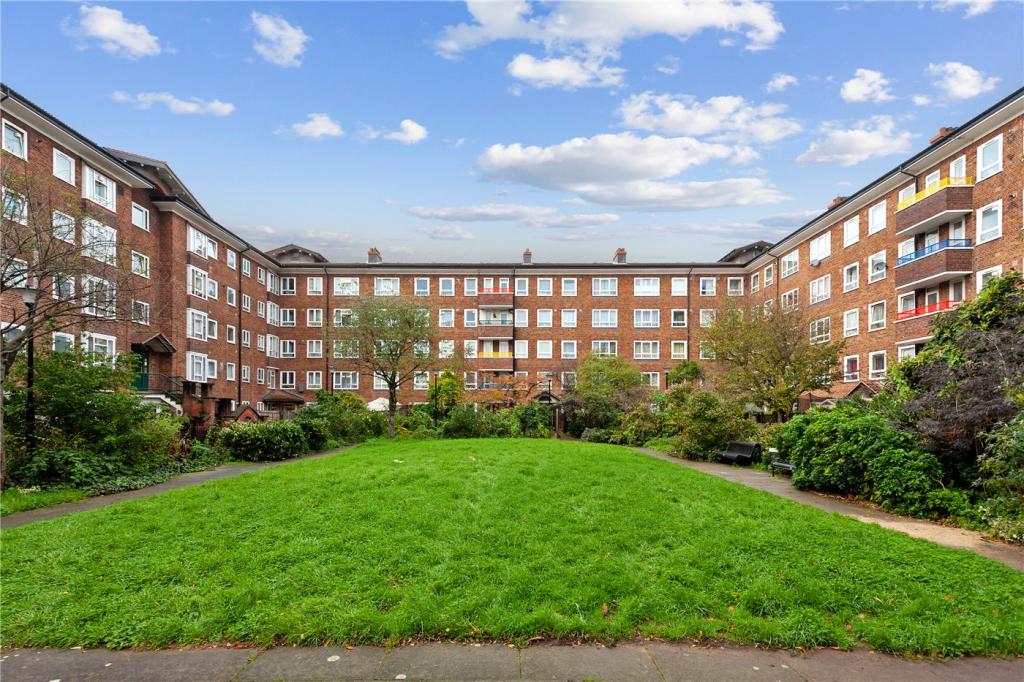 2 bedroom apartment for sale in Springfield, London, E5