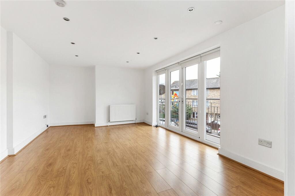 3 bedroom apartment for sale in Albion Drive, London, E8