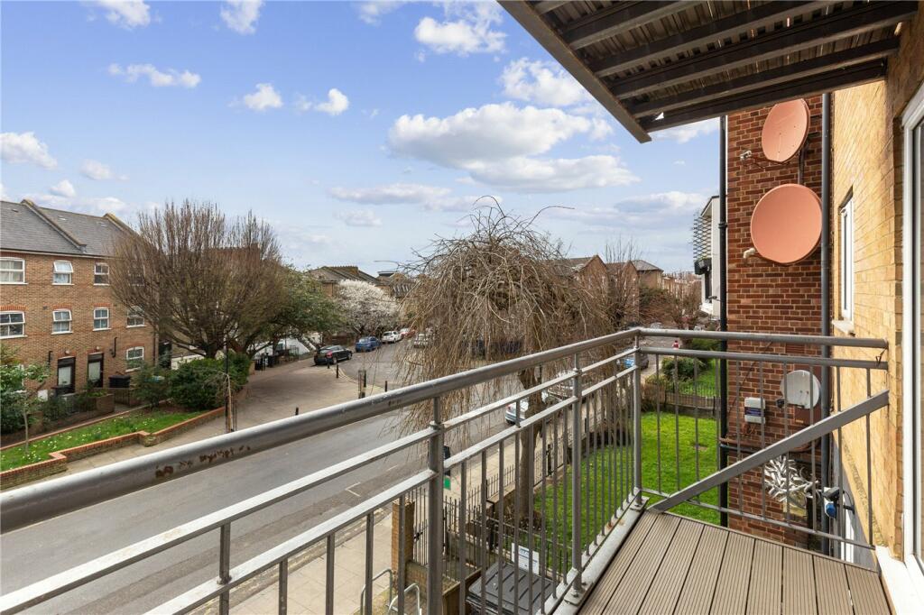 3 bedroom apartment for sale in Albion Drive, London, E8