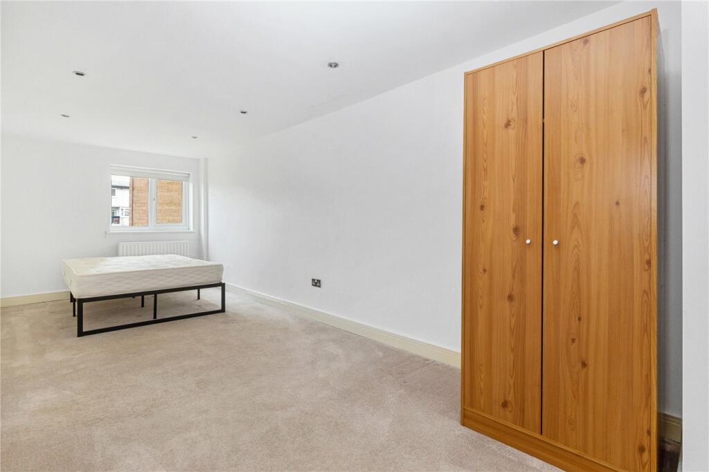 3 bedroom apartment for sale in Albion Drive, London, E8