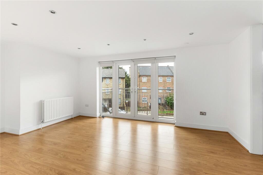 3 bedroom apartment for sale in Albion Drive, London, E8