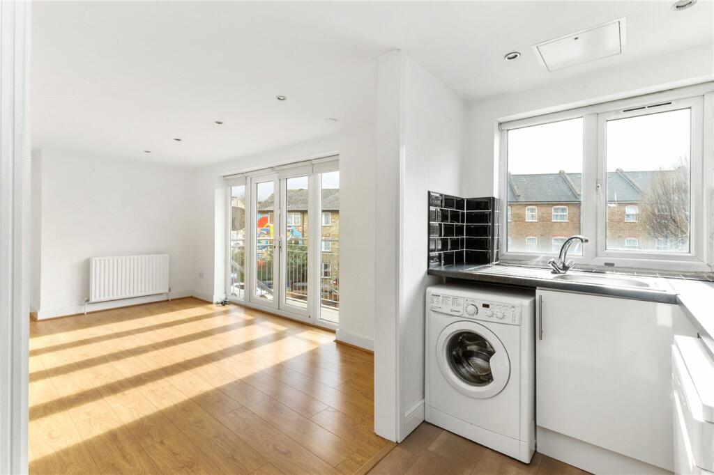 3 bedroom apartment for sale in Albion Drive, London, E8